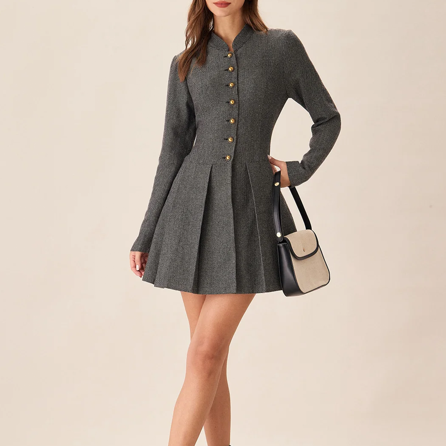 Graues A‑Linien‑Minikleid mit Knopfleiste und plissiertem Rockteil