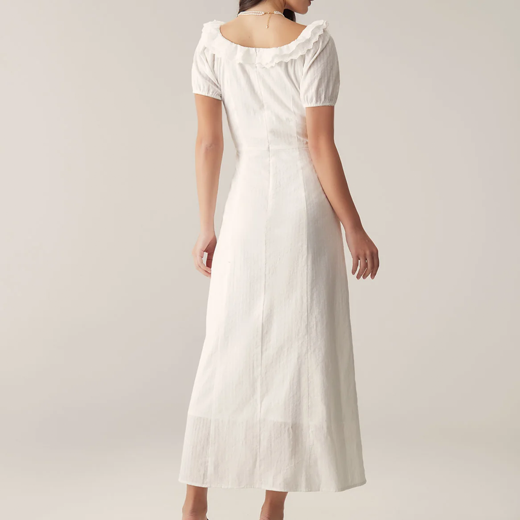 Weißes romantisches Maxikleid mit U‑Ausschnitt, Puffärmeln und Stickereien